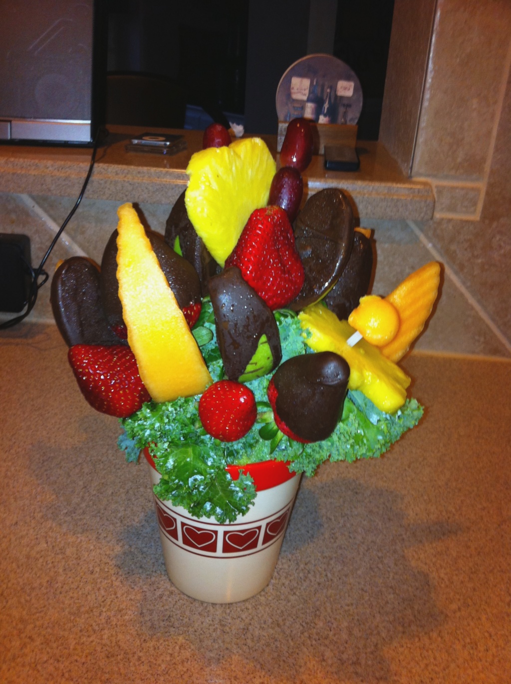 2011/05(May)/Mother's Day/2011-05-07-Mother's Day Fruit Basket from Justin.jpg